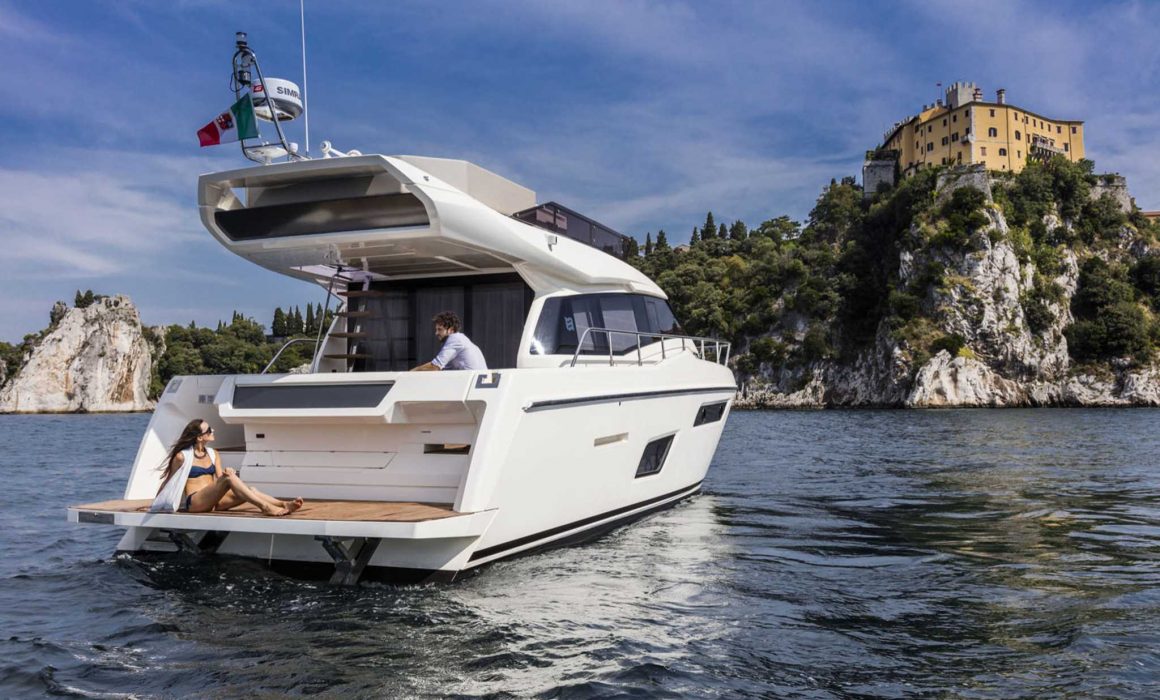 Ferretti Yachts 450 cruising