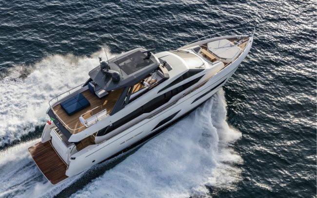 Ferretti Yachts 780 cruising