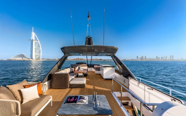 Ferretti Yachts 780 sun deck