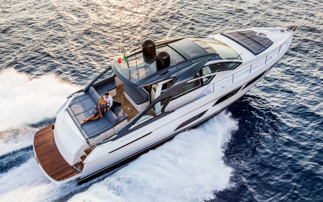 Pershing 5x cruising
