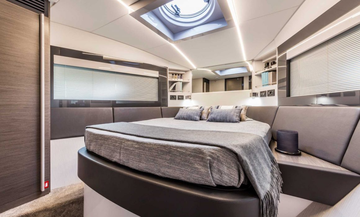 Pershing 5x lower deck