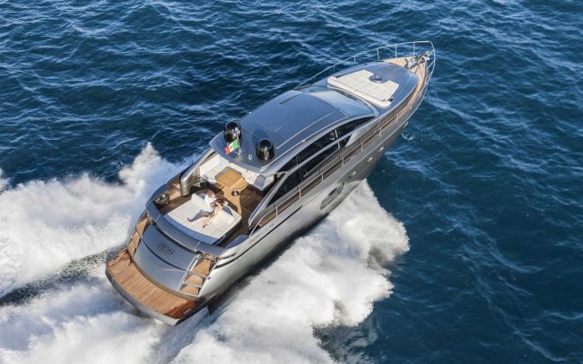 Pershing 62 cruising