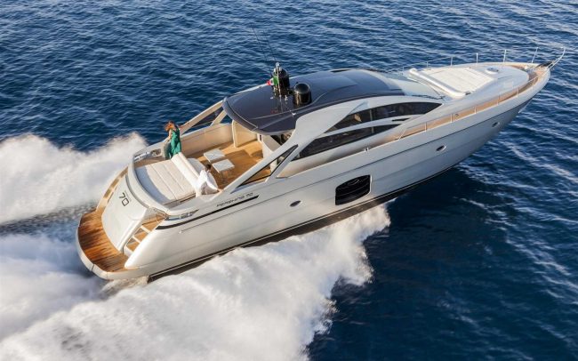 Pershing 70 cruising