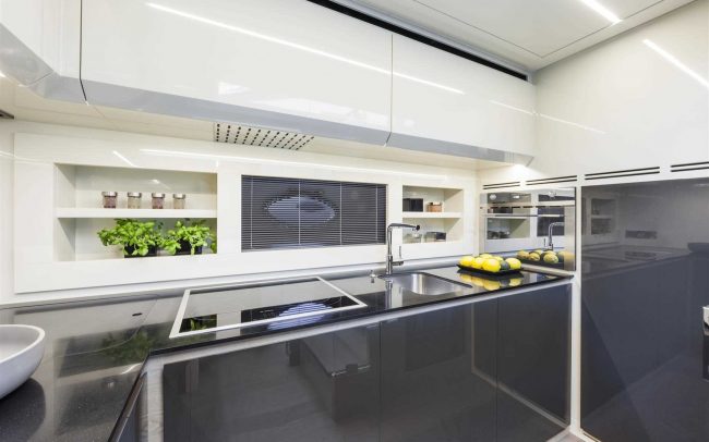 Pershing 70 lower deck