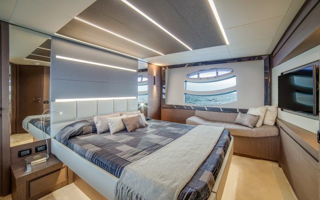 Pershing 74 lower deck