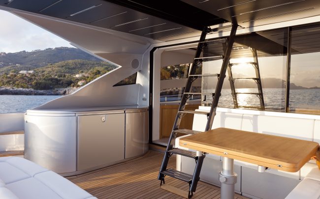 Pershing 74 main deck