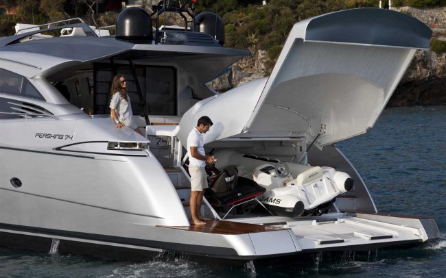 Pershing 74 sun deck