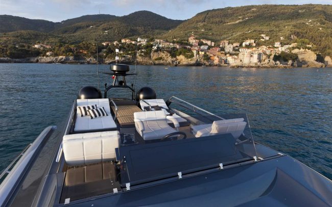 Pershing 74 sun deck