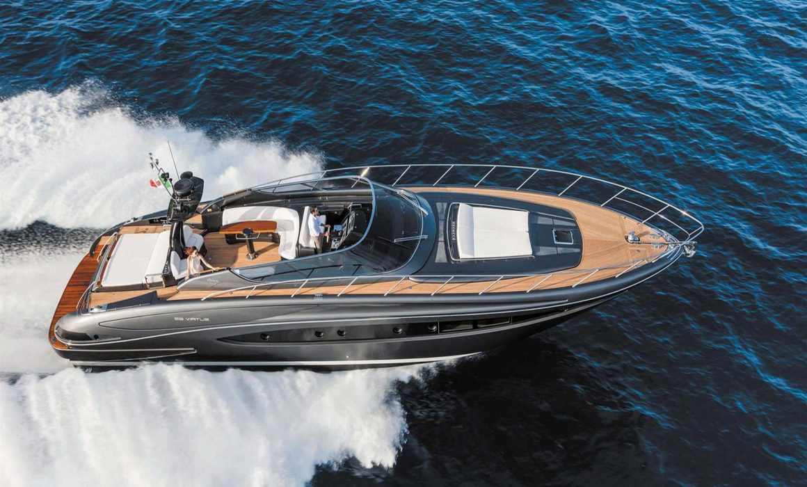 Riva 63' Virtus cruising