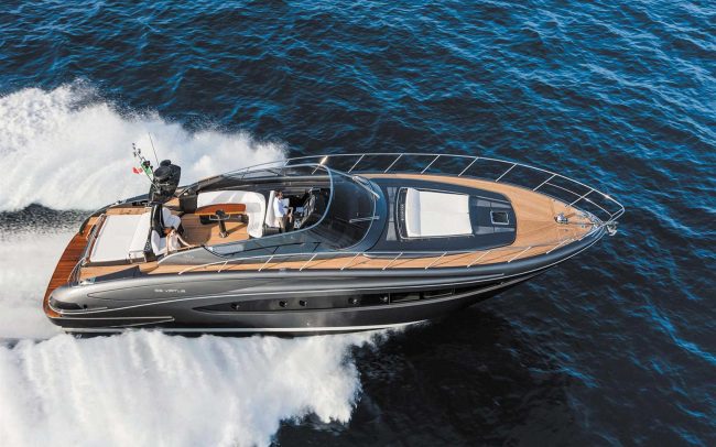 Riva 63' Virtus cruising