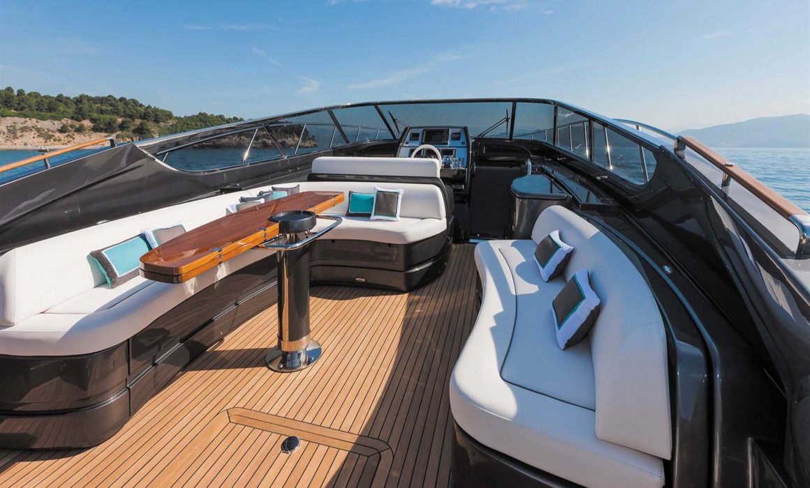 Riva 63' Virtus main deck